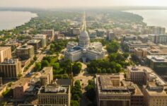 Wisconsin, Kalshi, Coinbase, Polymarket, Robinhood ve Crypto.com’a dava açarak tahmin piyasası mücadelesine katıldı