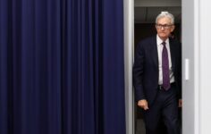 Fed Başkanı Jerome Powell, yasal baskılar nedeniyle dönem sonunda Başkan olarak kalacağını söyledi