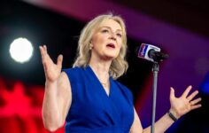 Eski İngiltere Başbakanı ekonomiyi ‘çok olumsuz bir yörüngede’ görüyor ve Bitcoin’e desteği gösteriyor