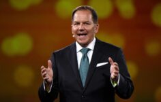 Paul Tudor Jones, Bitcoin’i ‘en iyi enflasyondan korunma aracı’ olarak nitelendiriyor ve aşırı değerli hisse senetleri konusunda uyarıyor