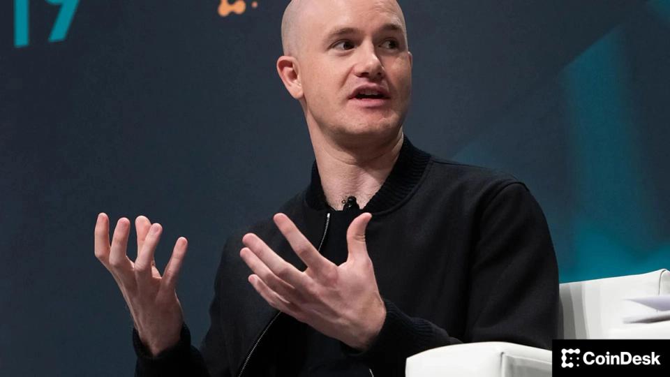 Coinbase hisseleri, kripto ticaretinin yavaşlaması nedeniyle ilk çeyrekte sürpriz bir kayıp yaşadıktan sonra %4 düştü