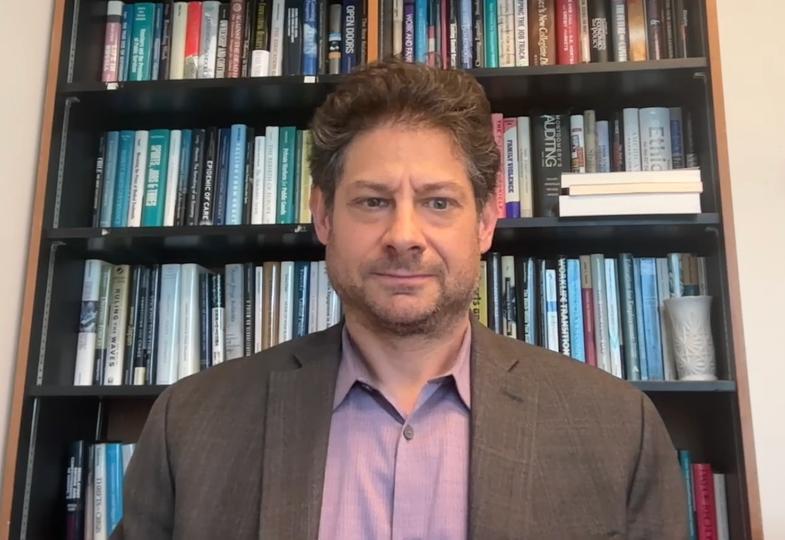 Brookings Üyesi, Açıklık Yasasının Gözetim Olmazsa Düzenlemeyi Riske Attığını Söyledi