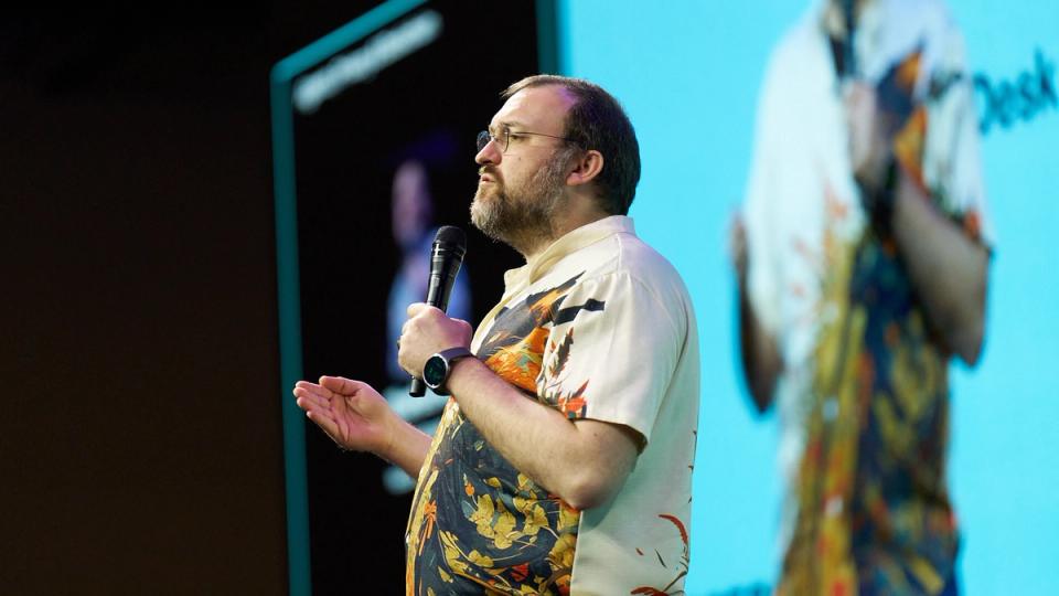 Hoskinson, yapay zeka ajanlarının 2035 yılına kadar insanlardan daha alakalı hale gelmesinin Big Tech’i ‘dehşete düşürdüğünü’ söylüyor
