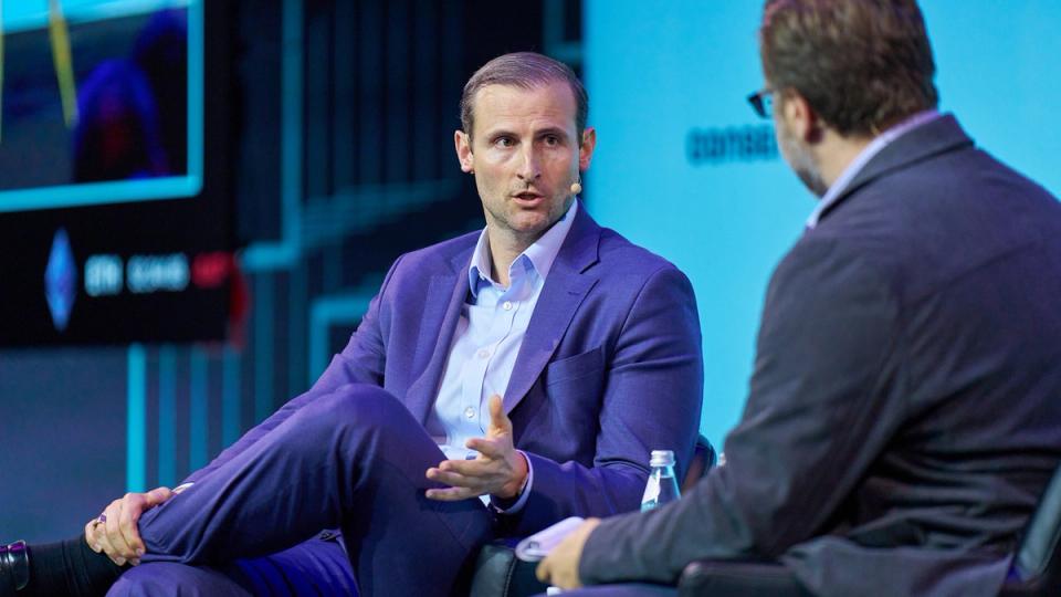 Kripto danışmanı Patrick Witt, Beyaz Saray’ın Açıklık Yasası’nın geçişi için 4 Temmuz’u hedeflediğini söyledi