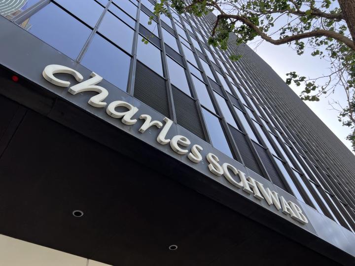 Charles Schwab, perakende müşteriler için ABD’de spot kripto ticaretini sunmaya başladı
