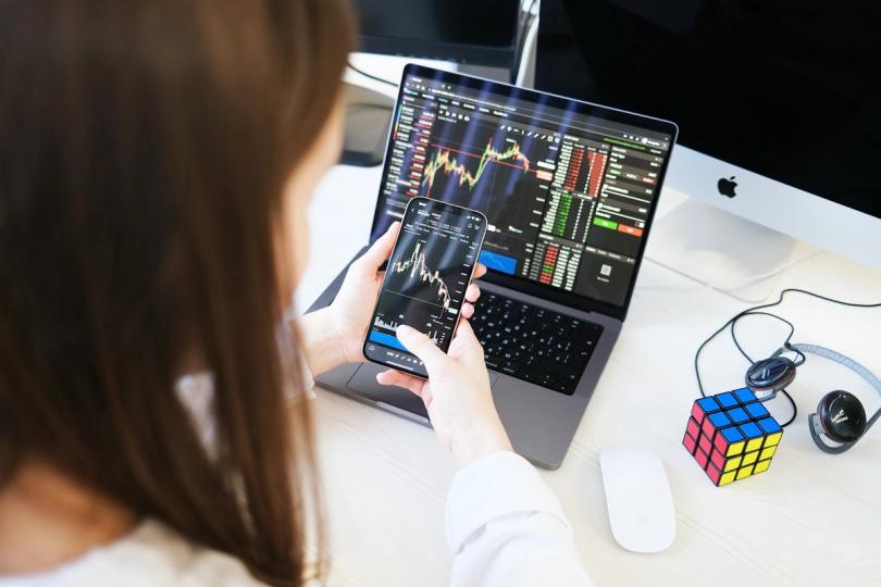 Bitcoin, ETF çıkışlarının rekor 9. gününde talebin azaldığına işaret ederken risk varlıklarından düşük performans gösterdi