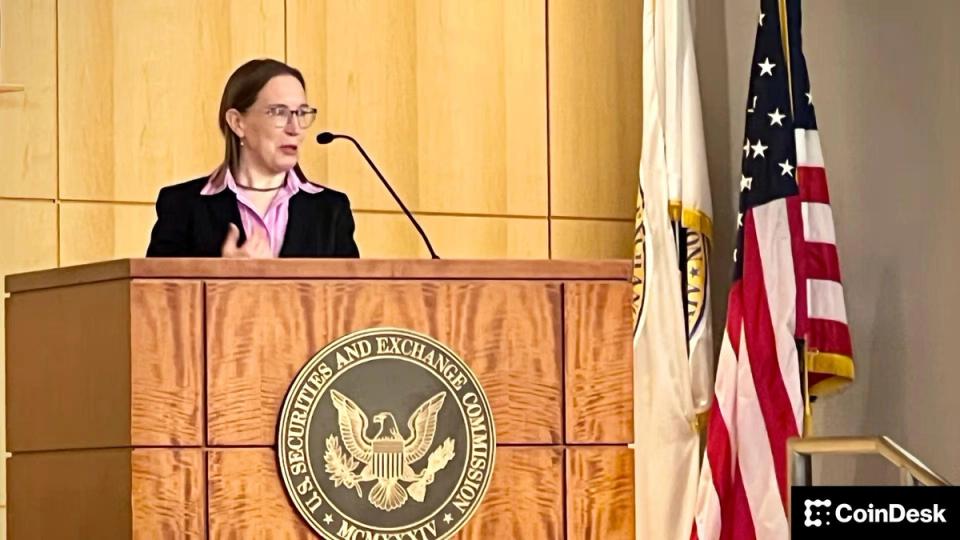 SEC Komiseri Peirce, kripto kuralının sentetik tokenları teşvik edeceği yönündeki görüşlere karşı çıkıyor