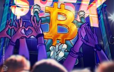 S&P 500 tüm zamanların en yüksek seviyesine ulaşırken Bitcoin 85 bin dolarlık çıkış için kilit desteği elinde tutuyor