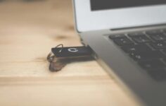 Microsoft, kripto cüzdanlarını ele geçiren ve USB bellekler aracılığıyla yayılan kötü amaçlı yazılım buldu