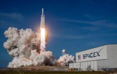 SpaceX, gişe rekorları kıran Nasdaq açılışında %20 artışla 162 dolardan açıldı