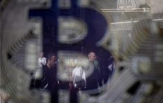 Canlı güncellemeler: Sinirli Nasdaq, SpaceX’in halka arzından önce düşerken Bitcoin 62.000 doların altında kalıyor