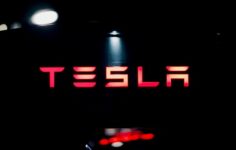 Tesla Bitcoin hazinesini sabit tuttu, 112 milyon dolarlık değer kaybı kaybı bildirdi