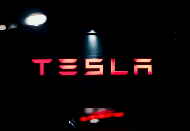Tesla Bitcoin hazinesini sabit tuttu, 112 milyon dolarlık değer kaybı kaybı bildirdi