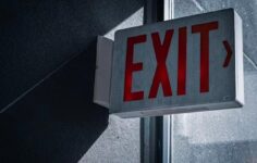 Yatırımcılar bitcoin ve eter ETF’lerinden kaçarken XRP ve HYPE fonları parlak noktalar oluyor