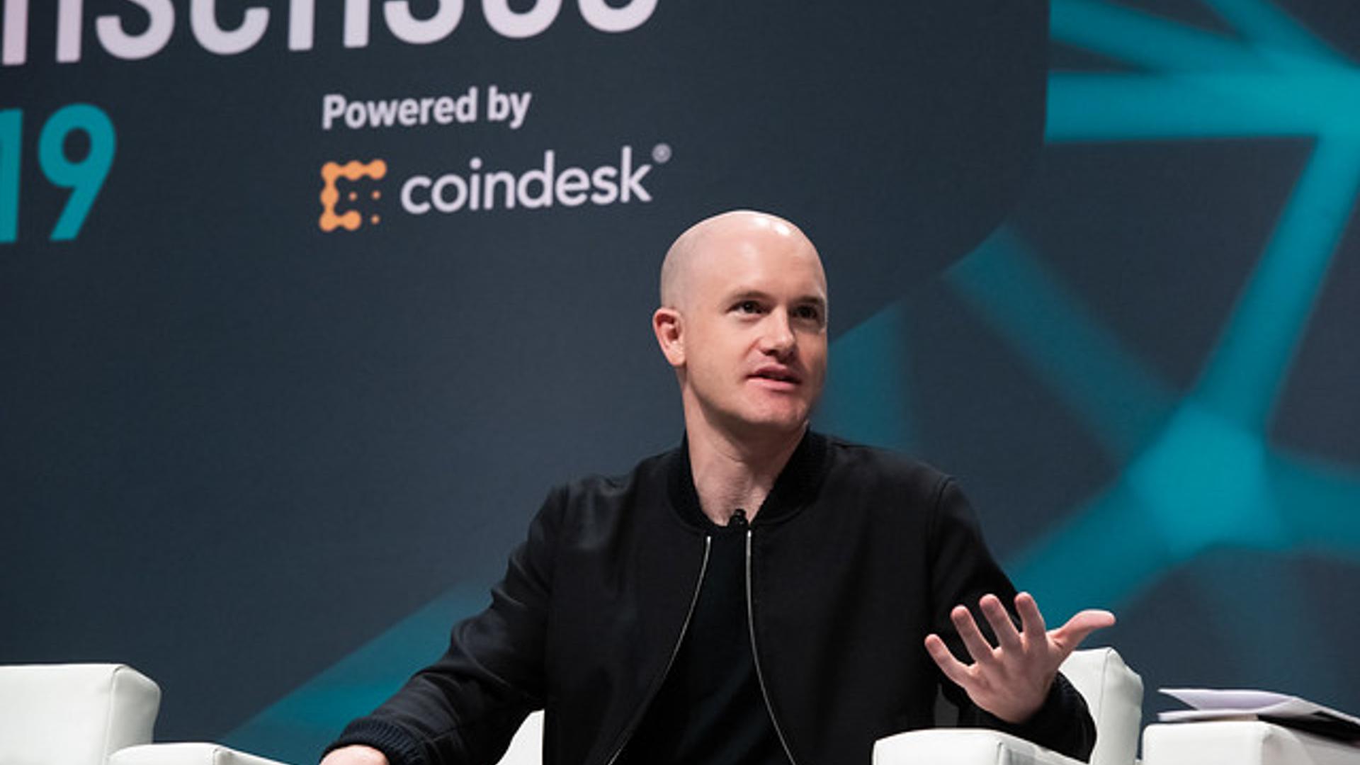 Coinbase CEO’su Brian Armstrong, yapay zekayla yeniden markalaşan kripto girişimlerini eleştirdi