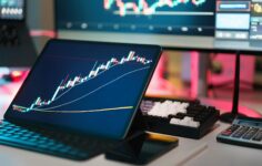 XRP yatırımcıları, fiyatın 1 dolara düşmesi ve düşüş yönündeki konuşmaların artmasıyla toparlanma beklentisi içinde
