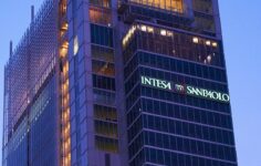 Intesa Sanpaolo, 2. çeyrekte IBIT hissesini %94 oranında düşürdü, kripto fiyatları düşerken Ethereum ETF tutarını üç katına çıkardı