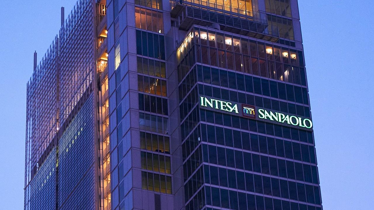 Intesa Sanpaolo, 2. çeyrekte IBIT hissesini %94 oranında düşürdü, kripto fiyatları düşerken Ethereum ETF tutarını üç katına çıkardı