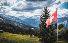 Swissquote, ilk yarıda kripto gelirinin düşmesi ve hisselerin düşmesiyle tüm yıl rehberliğini kesti