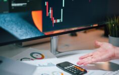 ETF’ler yatırımcı parası çekmeye devam etse de XRP kripto yükselişinde geride kalıyor