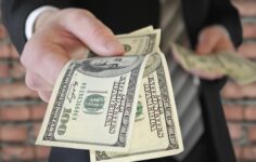 Ethereum’un rakibi Monad, ilk yatırımcılara nakit para çekmeleri için 60 milyon dolara kadar teklif verdi. Neredeyse hepsi hayır dedi