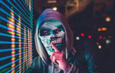 Analistler, soğuk kart istismarının düzenlenmiş bitcoin riskine olan talebi artırabileceğini söylüyor