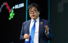 Tom Lee’s Bitmine favors share buybacks to ether purchases as crypto declines