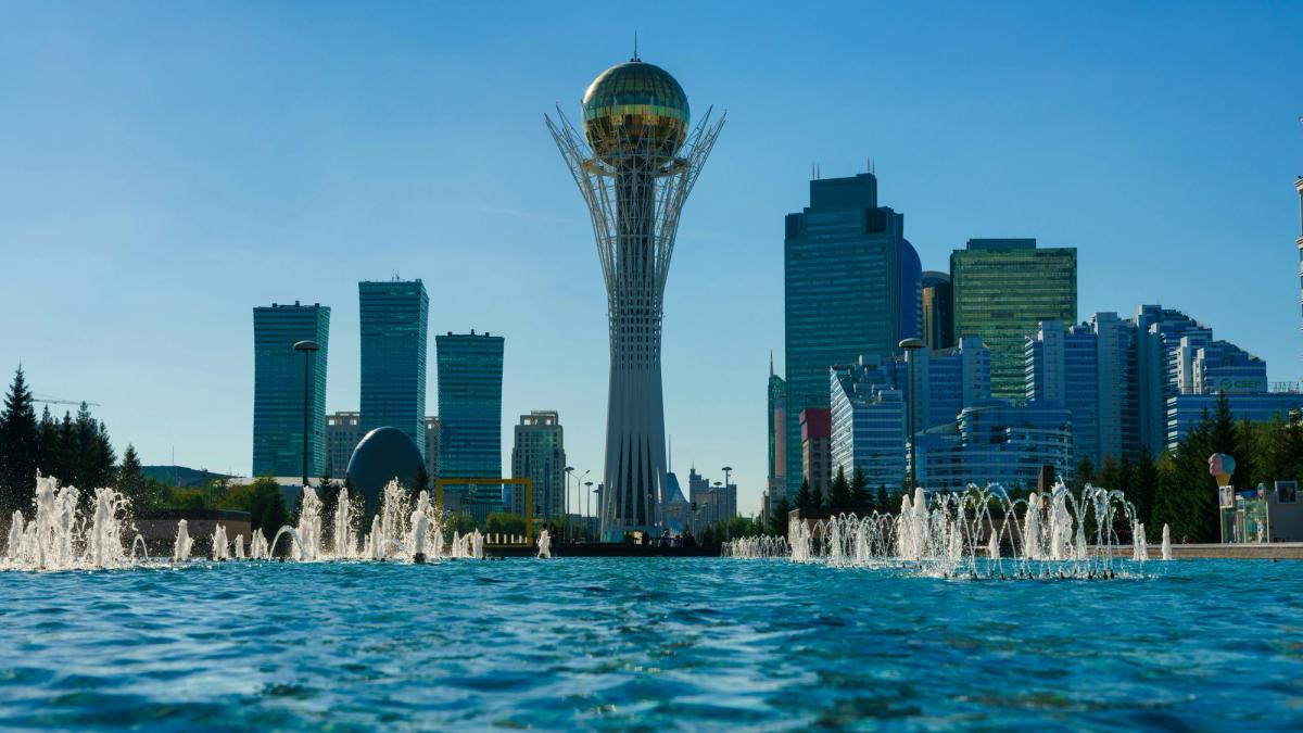 Kazakistan mahkemesi Coinbase’i ve diğer beş kişiyi Astana Uluslararası Finans Merkezi’ndeki lisanssız kripto hizmetlerinden men etti
